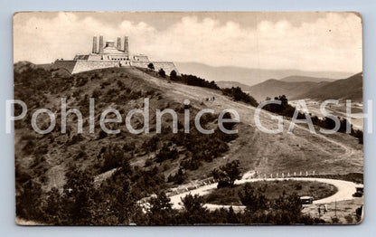 Pohlednice MOHYLA GEN. M. R. ŠTEFÁNIKA NA BRADLE (ST12794)