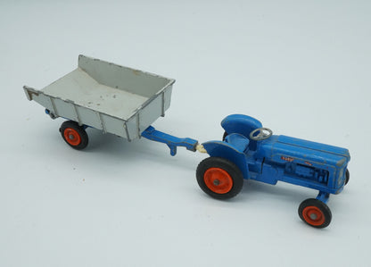 AUTÍČKO MATCHBOX FORDSON TRAKTOR WTITLOCK TRAILER BY LESNEY