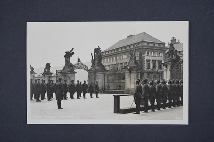 Pohlednice Výměna legionářské stráže Pražský hrad 1918-1938