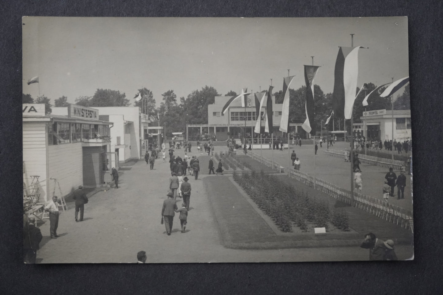 Postcard photo Ondrášek Louny Dum Legion Bank x8678