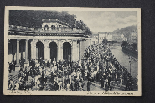 Pohlednice KARLOVY VARY RÁNO U MLÝNSKÉHO PRAMENE x8708