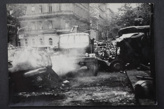 Pohlednice PRAHA 1968 OKUPACE foto x8848