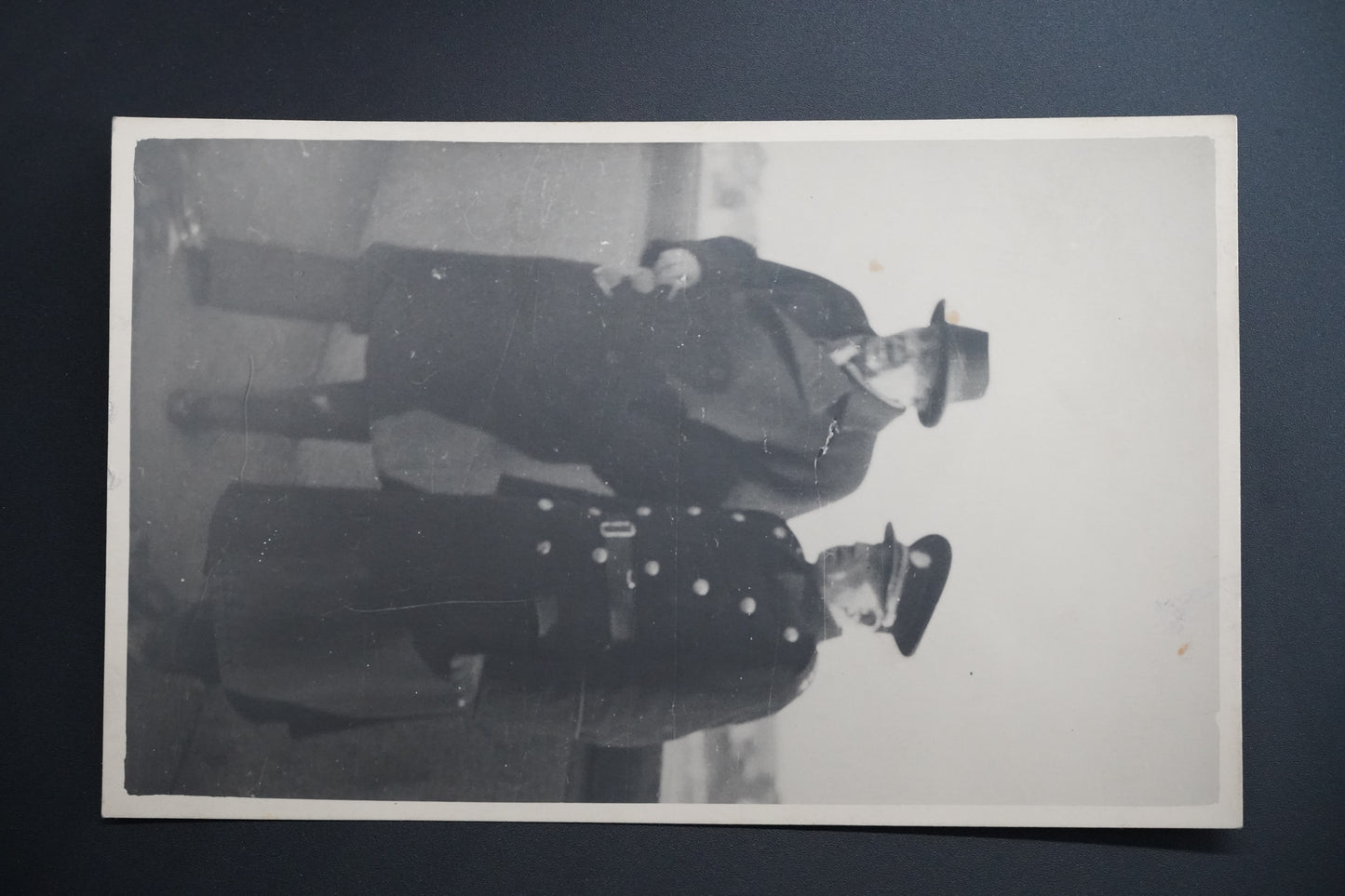 Postcard PHOTOGRAPHY ?? (x9561)