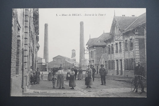 Pohlednice 1. - Mines de BRUAY. - Entree de la Fosse 6 (x9598)