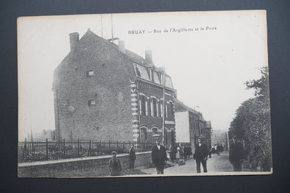 Pohlednice BRUAY - Rue de l`Argillierre et la Poste (x9599)
