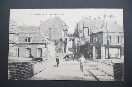Pohlednice 4. BRUAY - LA RUE DES ESCALIERS (x9602)