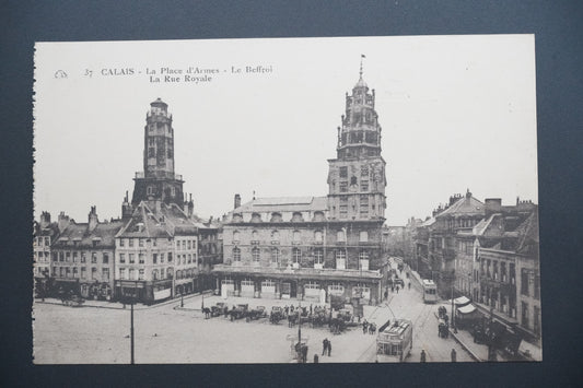 Pohlednice Calais – Place d'Armes, Beffroi a Rue Royale (x9623)
