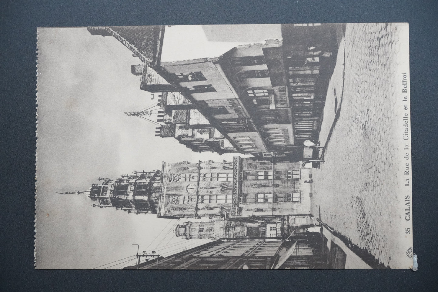 Pohlednice 35 CALAIS - La Rue de la Citadelle et le Beffroi (x9624)