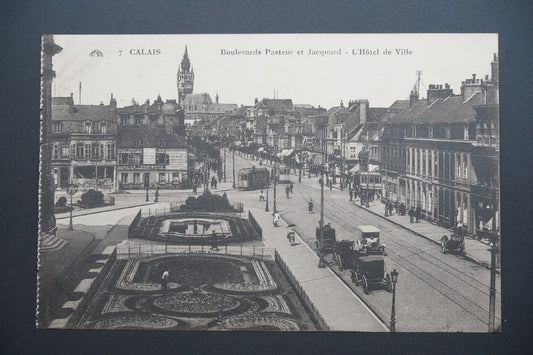 Pohlednice Calais – bulváry Pasteur a Jacquard, radnice (x9626)