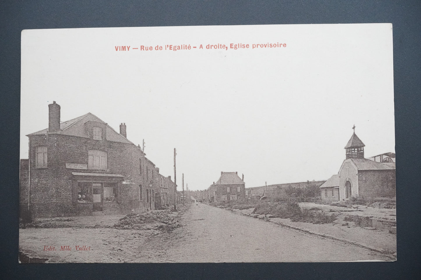 Pohlednice Vimy – Rue de l'Égalité, provizorní kostel (x9640)