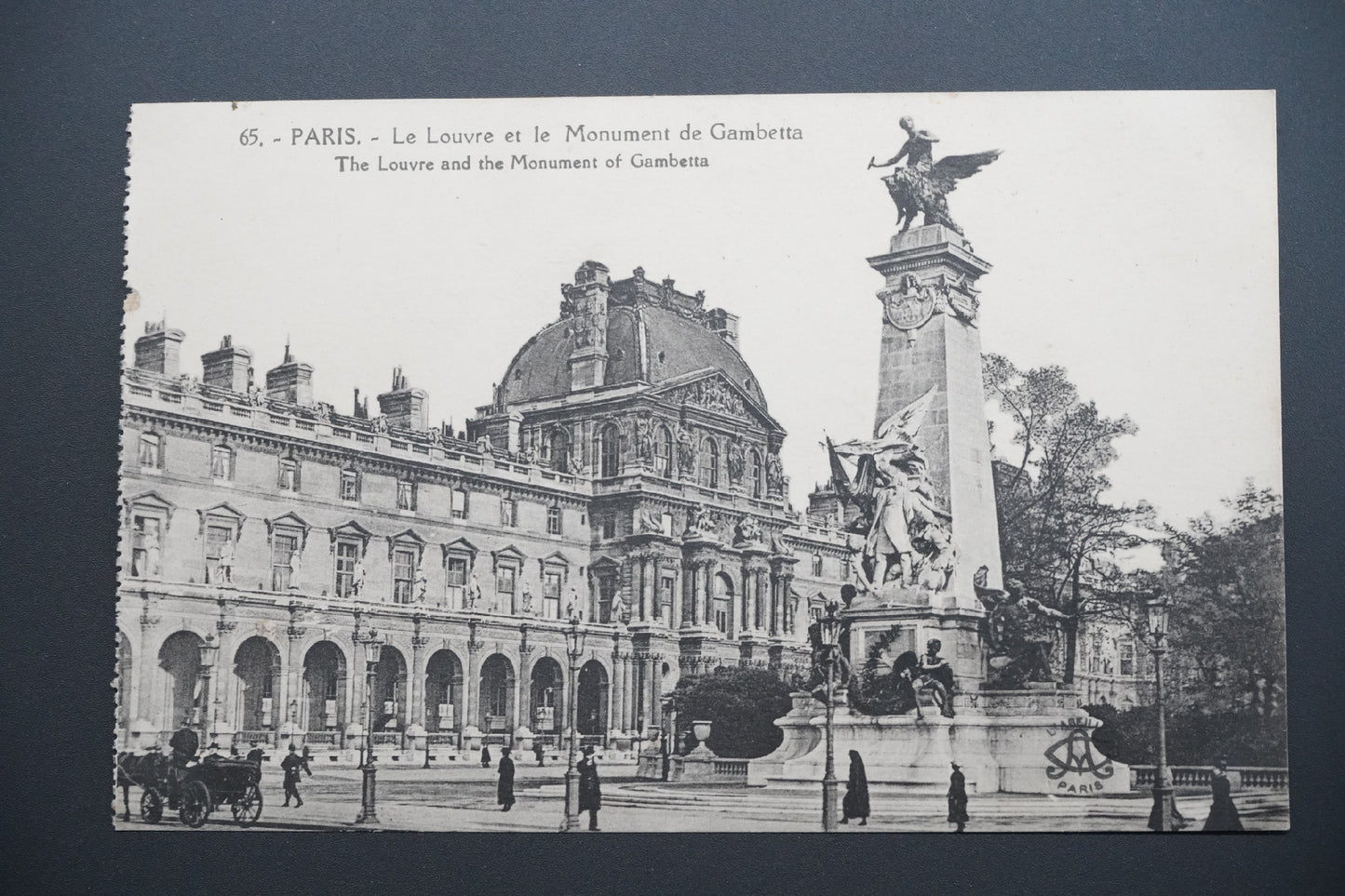Pohlednice Paříž – Louvre a památník Gambetty (x9651)