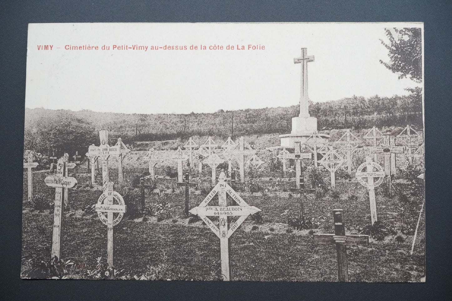 Pohlednice Vimy – hřbitov Petit-Vimy nad La Folie (x9664)