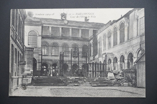 Pohlednice Hazebrouck – dvůr radnice, válka 1914–18 (x9688)