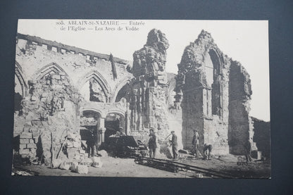 Pohlednice Ablain-St-Nazaire – vstup do kostela, klenby (x9699)