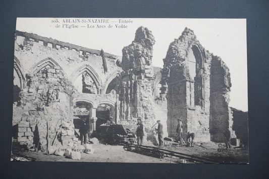 Pohlednice Ablain-St-Nazaire – vstup do kostela, klenby (x9699)