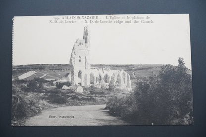 Pohlednice Ablain-St-Nazaire – kostel a pláň N.-D.-de-L. (x9701)