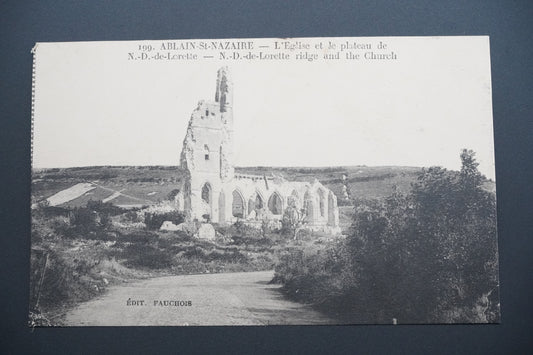 Pohlednice Ablain-St-Nazaire – kostel a pláň N.-D.-de-L. (x9701)
