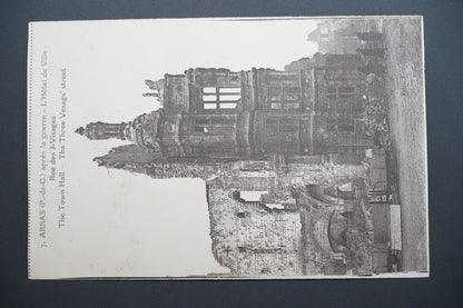 Pohlednice Arras – radnice, ulice Tří tváří po válce (x9704)