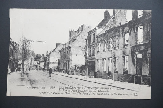 Pohlednice Douai – ulice Paříž vypálena Němci (x9715)