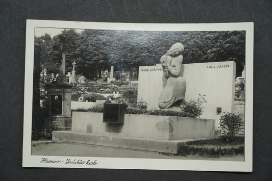 Postcard Hronov GRAVE OF AL. JIRÁSKA x9969