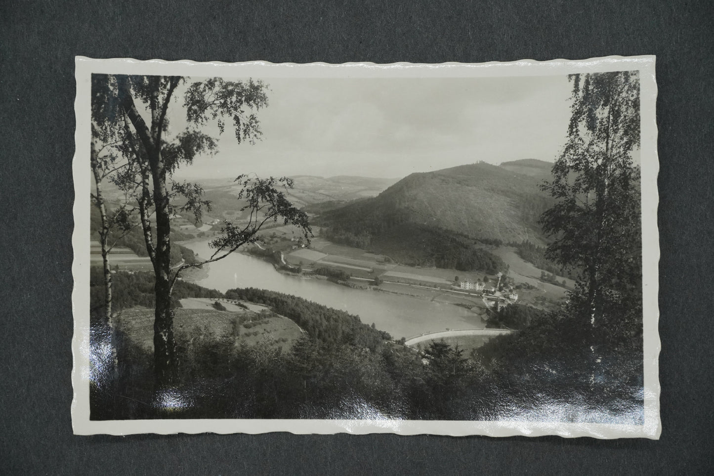 Pohlednice PŘEHRADA NA BYSTŘIČCE, V POZADÍ VSACKÉ BEZKYDY (x13129)