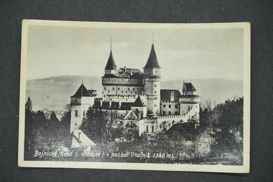 Pohlednice BOJNICKÝ HRAD S CHODOM V POZADÍ VTAČNÍK 1346 M. (x14271)