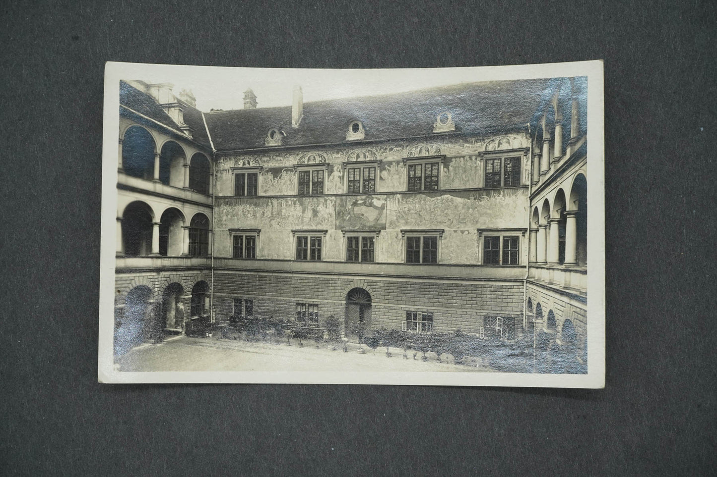 Pohlednice LITOMYŠL - NÁDVOŘÍ ZÁMKU (x14584)