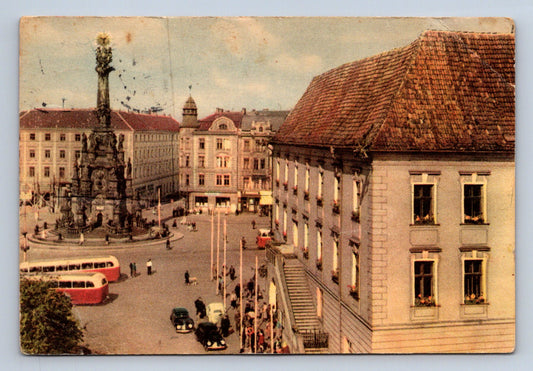 Pohlednice OLOMOUC RADNICE - V POZADÍ SOCHA SV. TROJICE (x16627)