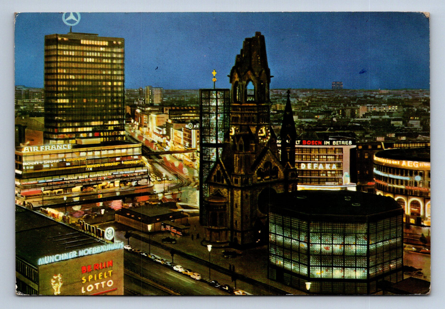 Pohlednice Berlin - Gedächtniskirche mit Europa - Center (JN303)