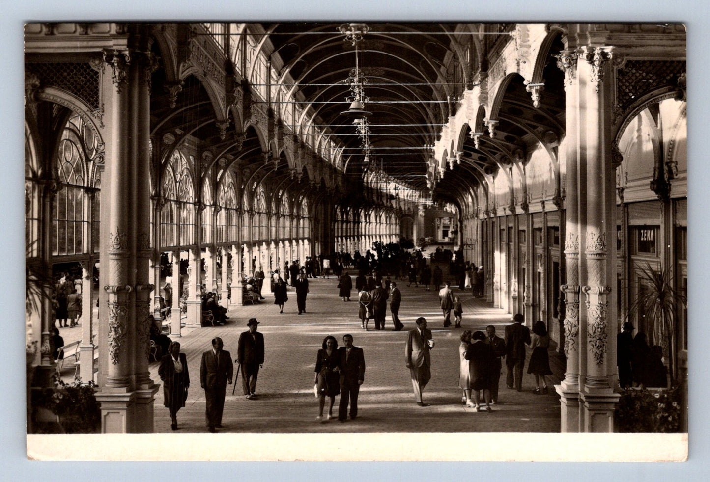 Pohlednice Mariánské lázně - kolonáda (JN389)