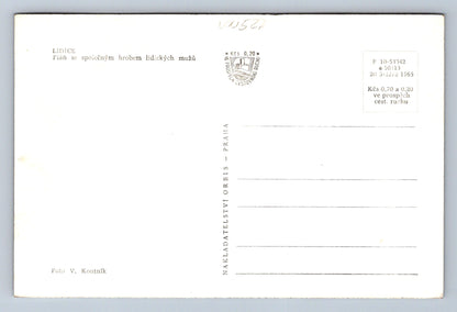 Pohlednice Lidice - pláň hrobů lidických mužů (JN527)