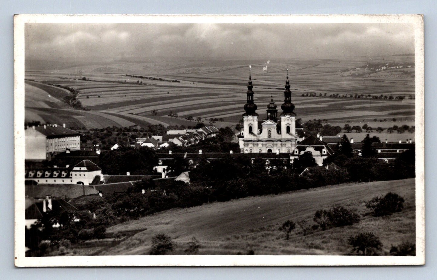 Pohlednice Velehrad-celkový pohled (JN685)