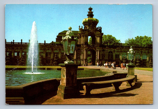 Pohlednice Dresden - Zwingerhof mít Kronentor (JN963)