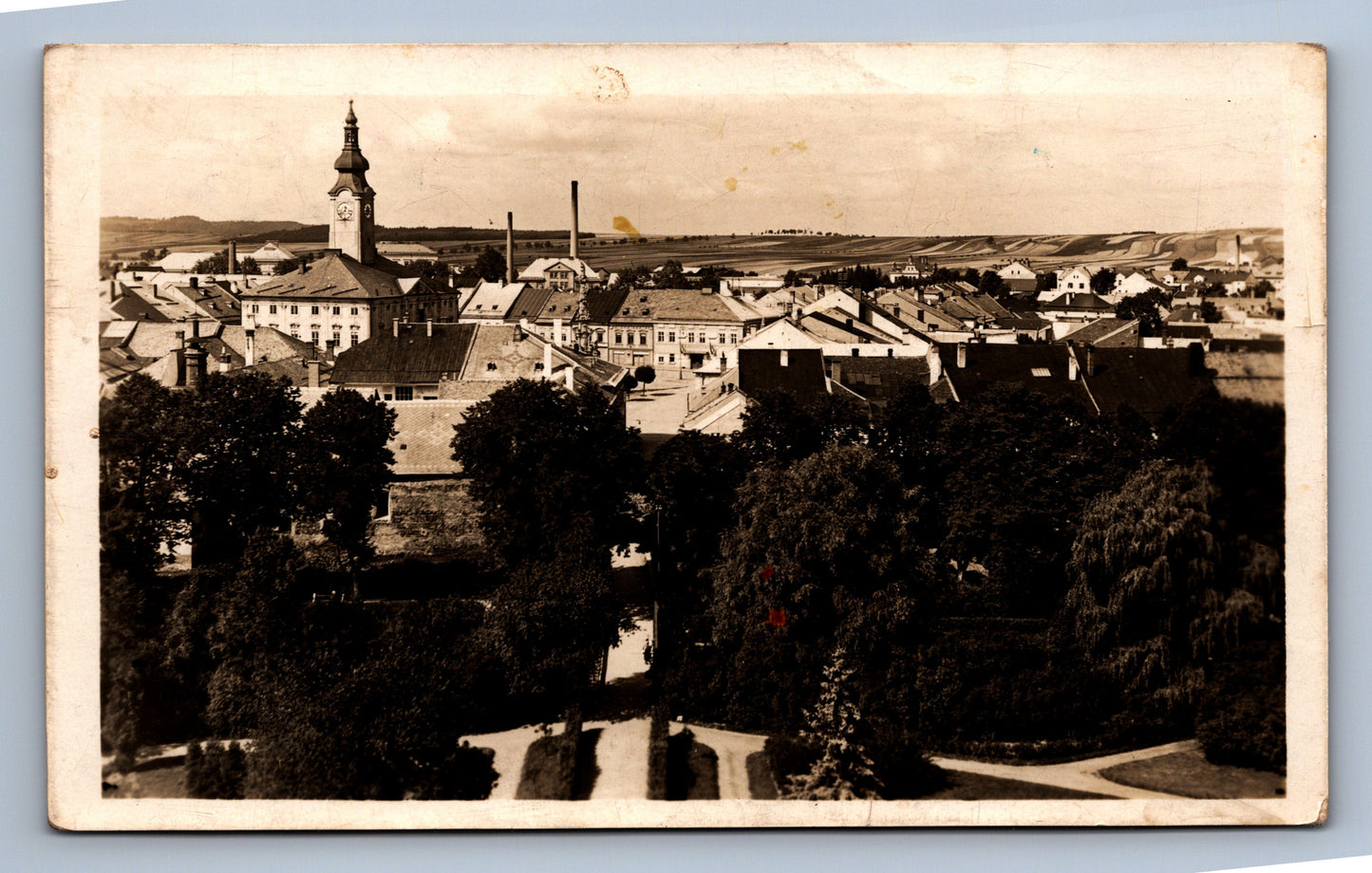 Pohlednice Polička - Celkový pohled na náměstí (JN1138)