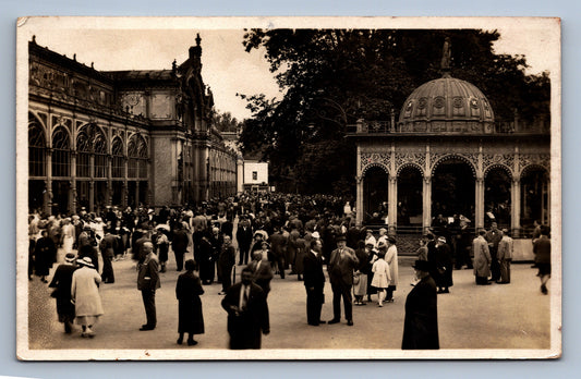 Pohlednice Mariánské lázně koncert u Křížové studny (JN1186)