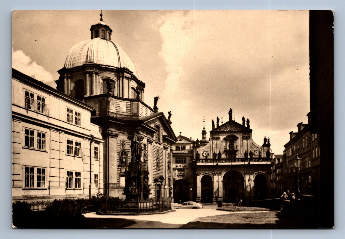 Pohlednice PRAHA - KŘIŽOVNICKÉ NÁMĚSTÍ SE SOCHOU KARLA IV. (x17382)