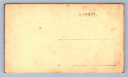 Pohlednice DÍVKA V KABÁTĚ (x17742)