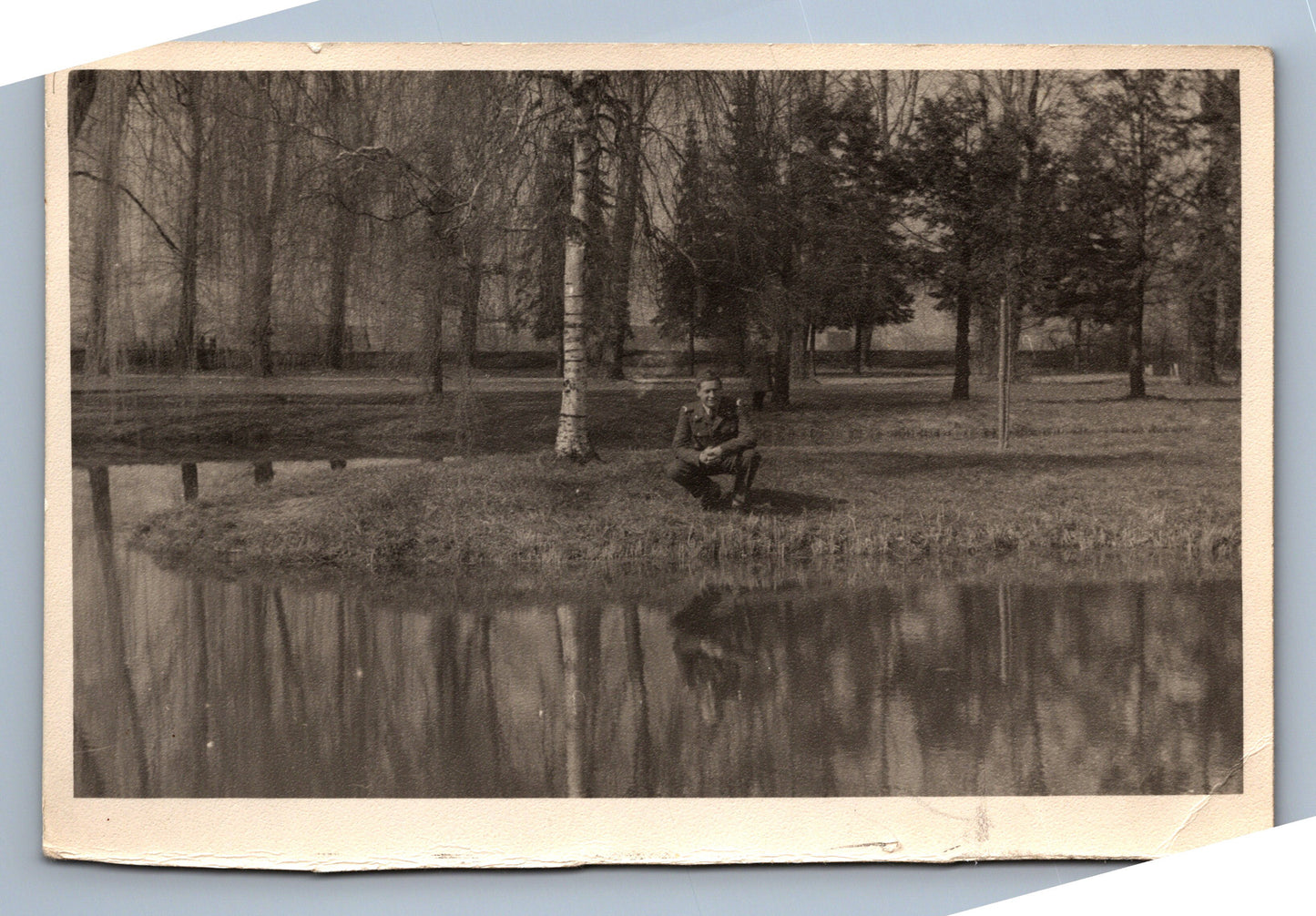 Fotografie VOJÁK V LESE (x17940)