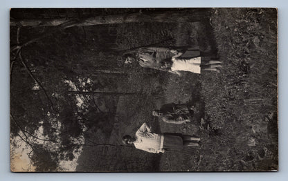 Pohlednice RODINA V LESE (x17964)
