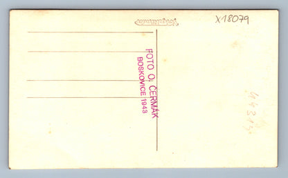 Pohlednice CHAPEC V OBLEKU (x18079)