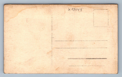 Pohlednice ŽENY S KLOBOUKY (x18144)