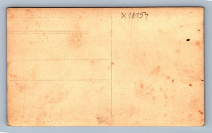 Pohlednice TŘI MUŽI S DÍVKOU (x18154)