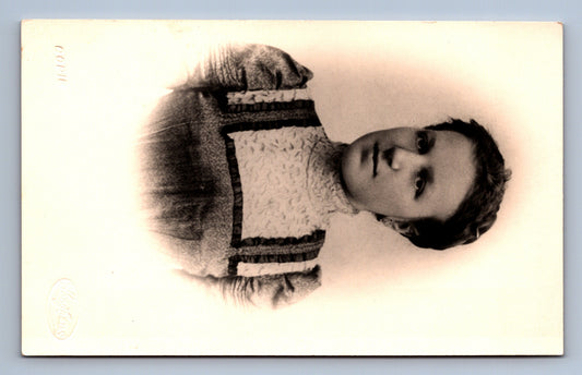 Pohlednice ŽENA V KROJI (x18223)