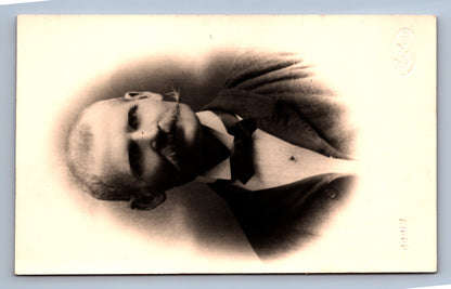 Pohlednice MUŽ S KNÍREM (x18253)