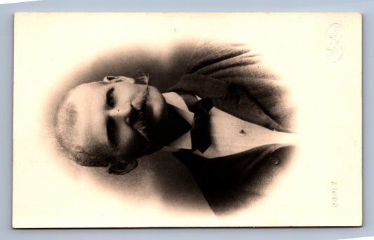 Pohlednice MUŽ S KNÍREM (x18253)