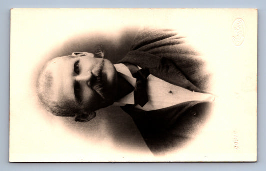 Pohlednice MUŽ S KNÍREM (x18255)