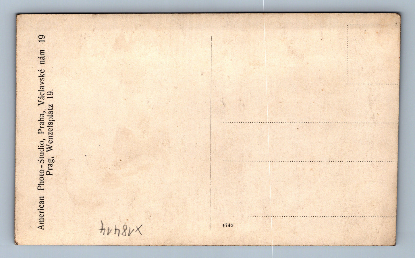 Pohlednice SLEČNA S KYTICÍ (x18414)