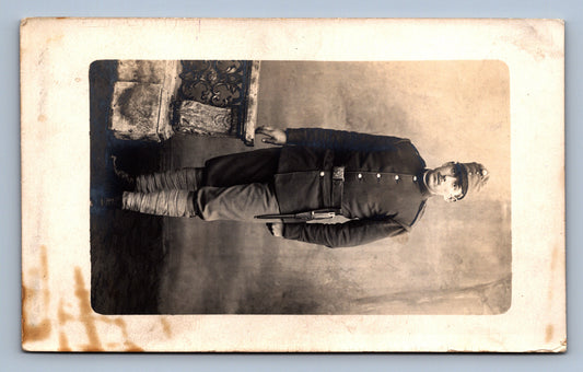 Pohlednice VOJÁK V UNIFORMĚ (x18520)
