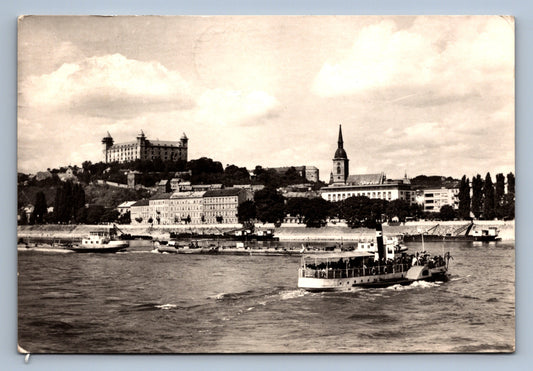 Pohlednice BRATISLAVA - POHLED Z PETRŽALKY NA HRAD (x18696)