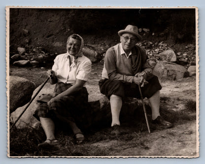 Fotografie DĚDA A BABIČKA NA PROCHÁZCE (x18738)